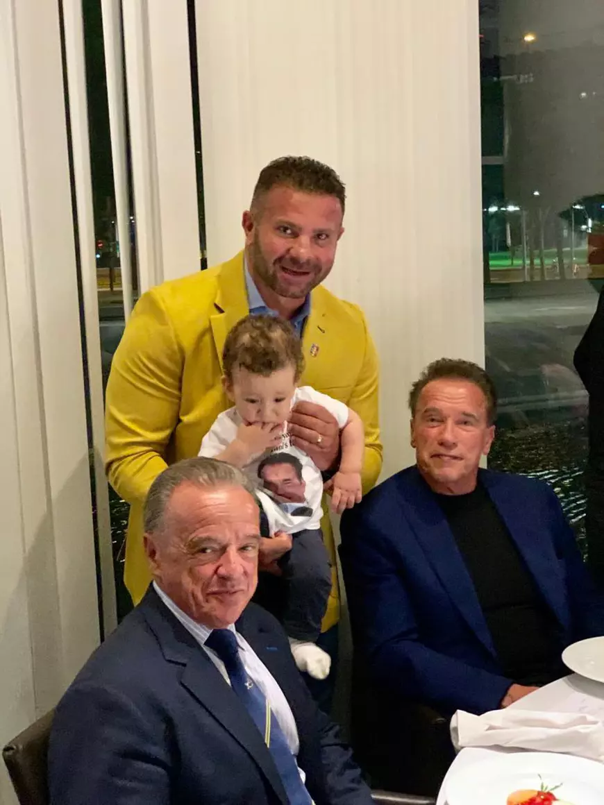 Un copil român de un an, la cina oferită lui Arnold Schwarzenegger