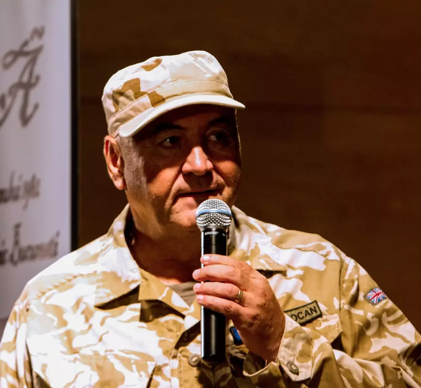 Adrian Fetecău, liderul grupului umoristic Vouă, la cuțite cu cei care fac stand-up comedy. “Nu pot accepta vulgaritățile și înjurăturile”