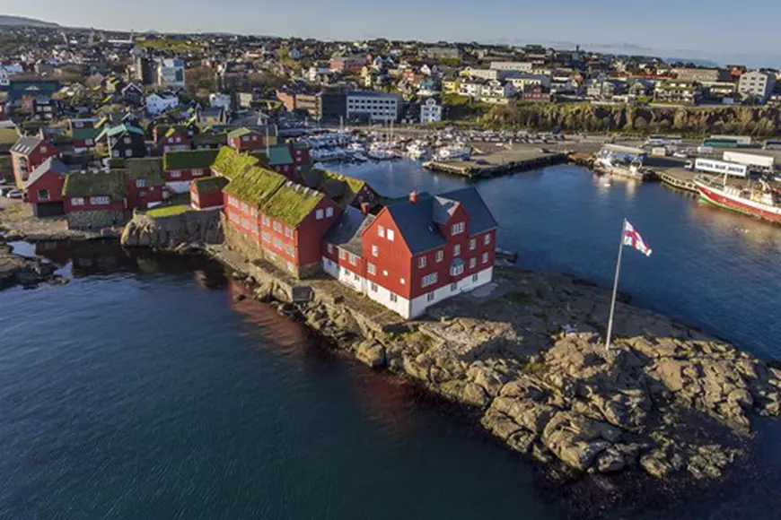 Tricolorii au ajuns în arhipelagul curiozităților. Premierul Insulelor Feroe este fost handbalist, iar numărul lui de telefon se regăsește în cartea de telefon publică