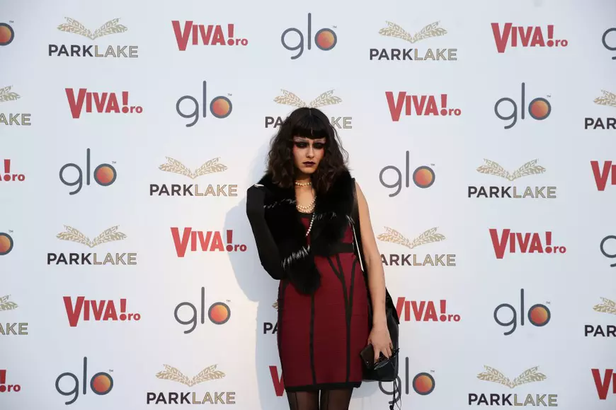 Rolul din serial, făcut după felul ei de-a fi extravagant! Actrița Rebecca Nicolescu, din “Profu”: “Sunt foarte drama queen”