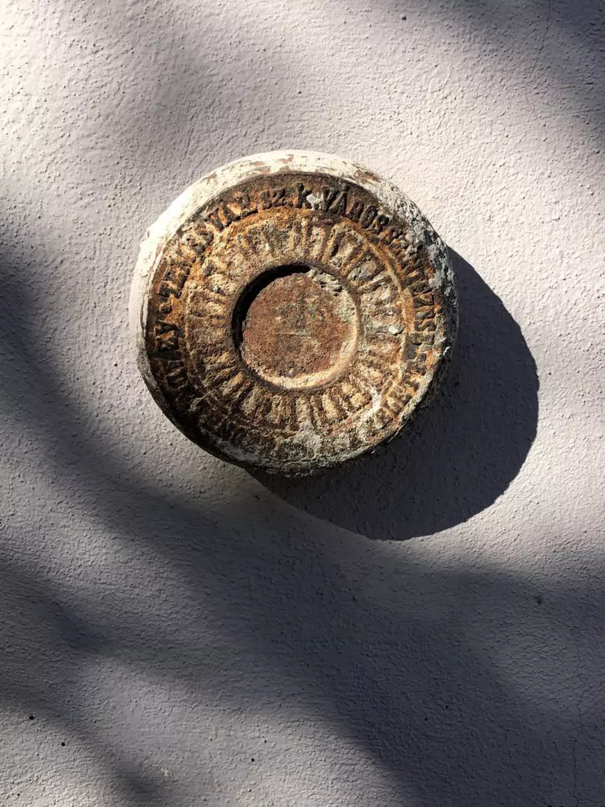 Secretele cartierului bogătașilor din Timișoara. Cum au folosit proprietarii unui coafor părul Împărătesei Sissi și cum de unele case au borne metalice care indică nivelul Mării Adriatice