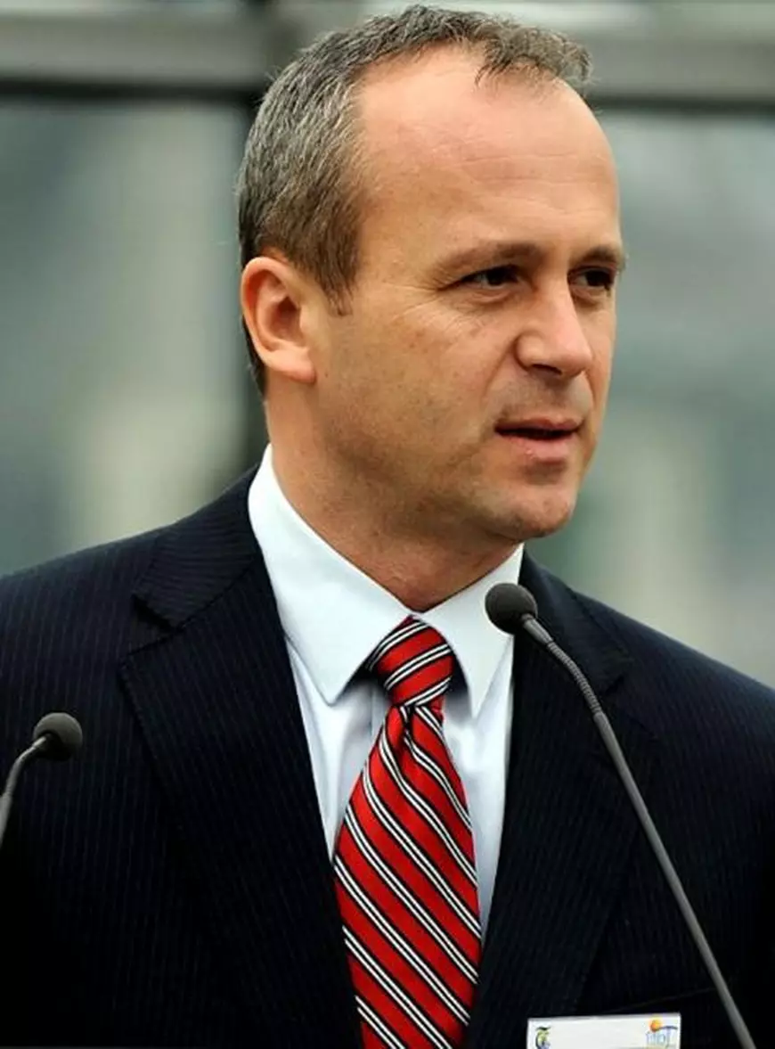 Șapte rectori și-au câștigat dreptul la al treilea mandat, interzis prin lege, folosind călătorii în Maldive, Thailanda, Bosnia și Burundi!