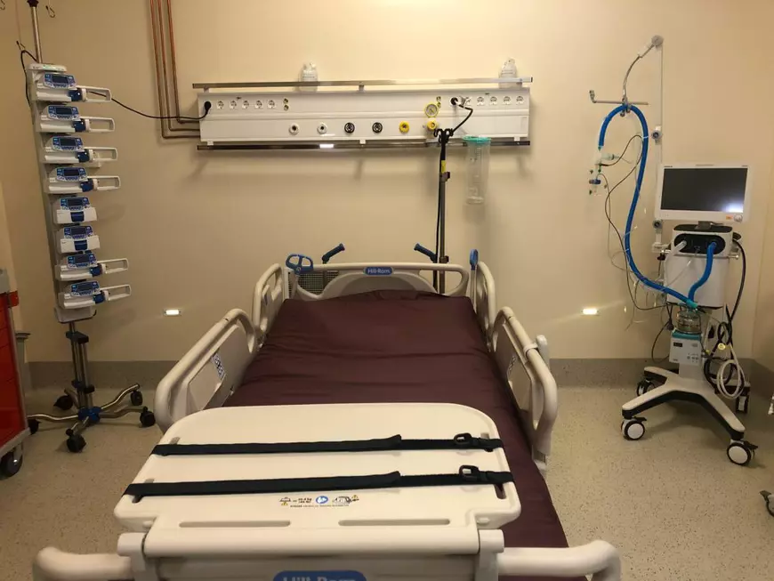 La patru ani de la Colectiv, Clinica de Mari Arși de la Timișoara a fost inaugurată de ministrul Sănătății. Doar trei saloane din cinci sunt deschise. Pintea: „E o zi istorică”