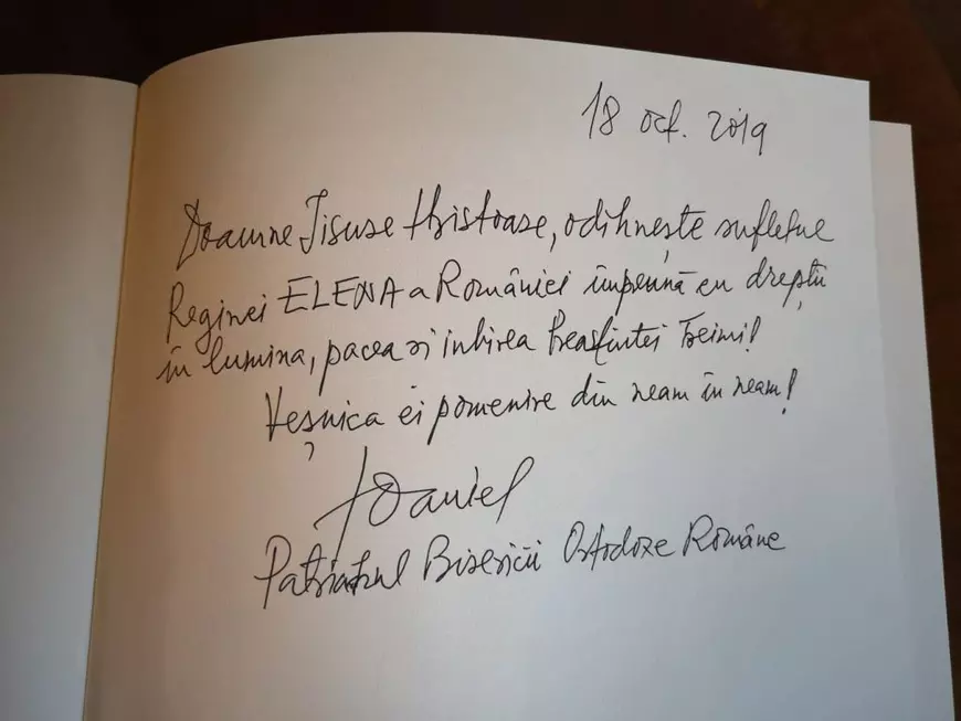 Mesajele scrise de români în cartea de condoleanțe a Reginei-Mamă Elena: "Lumina Majestății Sale va rămâne veșnic aprinsă în inimele noastre"