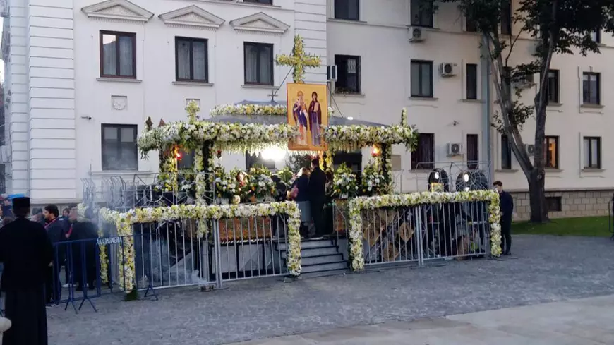 Baldachinul special amenajat pentru racla cu moaștele Cuvioasei Parascheva | sursă foto: Bună Ziua Iași