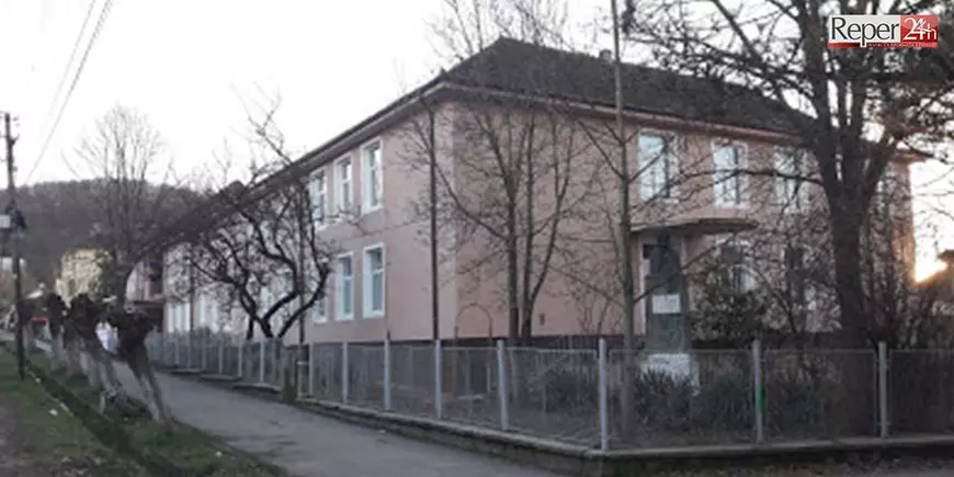 Amenințare cu bombă la un liceu din Bocșa, județul Caraș-Severin. Elevii au fost evacuați de urgență