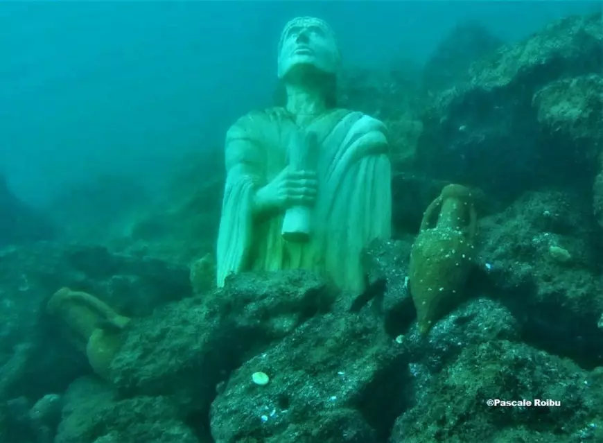 Un muzeu subacvatic va fi realizat la Constanța. Statuia poetului Ovidius, prima scufundată în Marea Neagră / VIDEO