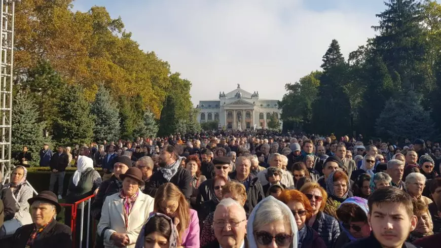 Astăzi e Sfânta Parascheva. Zeci de mii de pelerini s-au închinat la moaște. Programul evenimentelor de la Iași