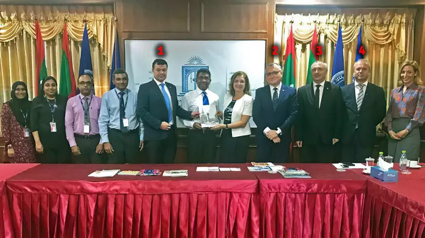 Șapte rectori și-au câștigat dreptul la al treilea mandat, interzis prin lege, folosind călătorii în Maldive, Thailanda, Bosnia și Burundi!