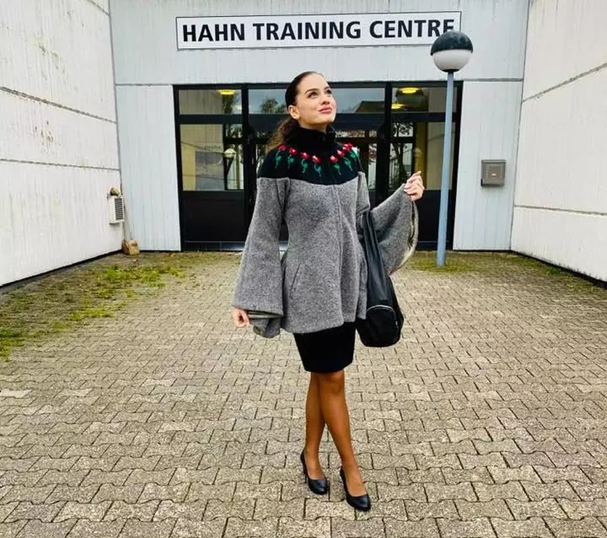 Cântăreața de folk Ștefania Iacob, cea mai premiată artistă a ultimilor ani, s-a retras din muzică și se face stewardesă!