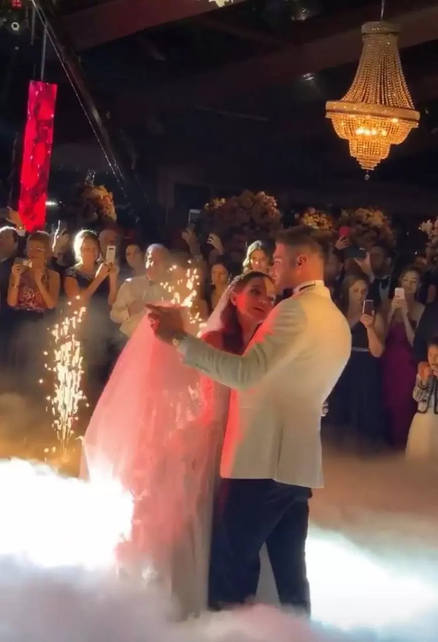 Fiica lui Gigi Becali s-a căsătorit! Cum a arătat Teodora în rochie de mireasă și ce au mâncat invitații la nunta de 500.000 de euro. Dansul mirilor