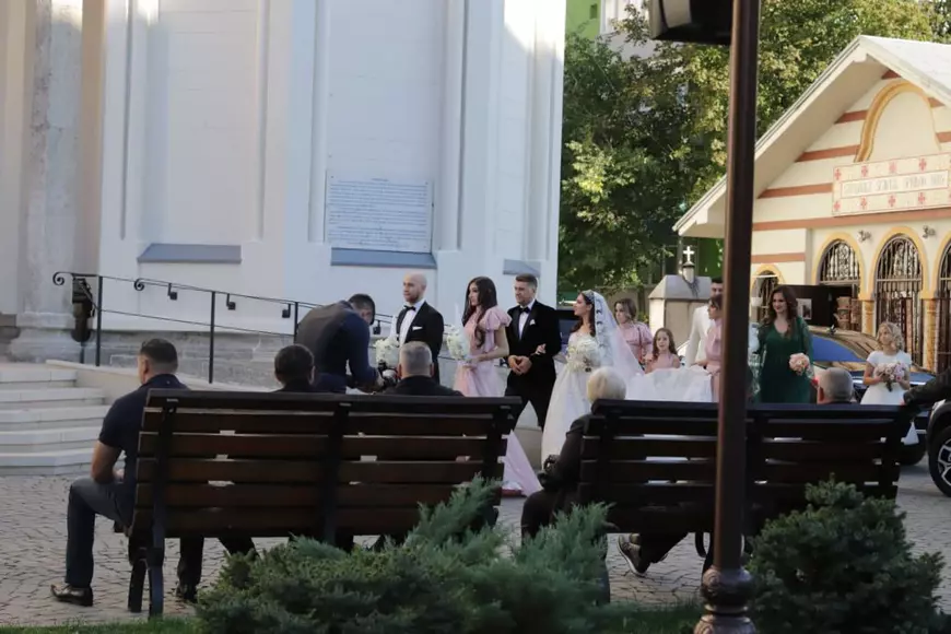 Fiica lui Gigi Becali s-a căsătorit! Cum a arătat Teodora în rochie de mireasă și ce au mâncat invitații la nunta de 500.000 de euro. Dansul mirilor
