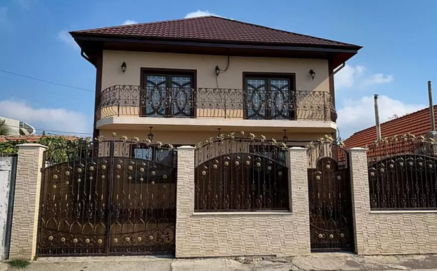 Cum arată vila construită de hoții români care au spart peste 400 de locuințe din Marea Britanie