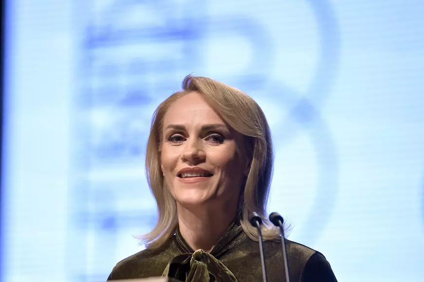 8 superlecturi de weekend. De la falsuri grosolane în lumea medicală la achiziții publice secretizate și membru CNA implicat în campania lui Iohannis