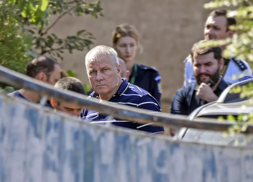 8 superlecturi de weekend. De la falsuri grosolane în lumea medicală la achiziții publice secretizate și membru CNA implicat în campania lui Iohannis