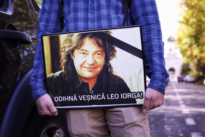 Leo Iorga a fost înmormântat. Artistul, aplaudat de zeci de oameni. Slujba a fost oficiată de fostul chitarist Roșu și Negru, devenit preot