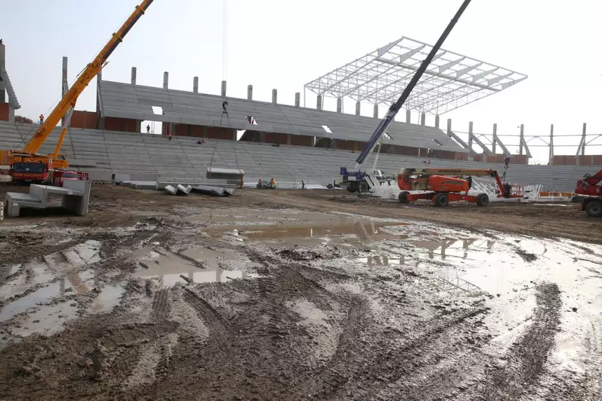 Premierul Ludovic Orban, vizită la stadioanele EURO 2020: ”Patru ani nu s-a făcut aproape nimic”