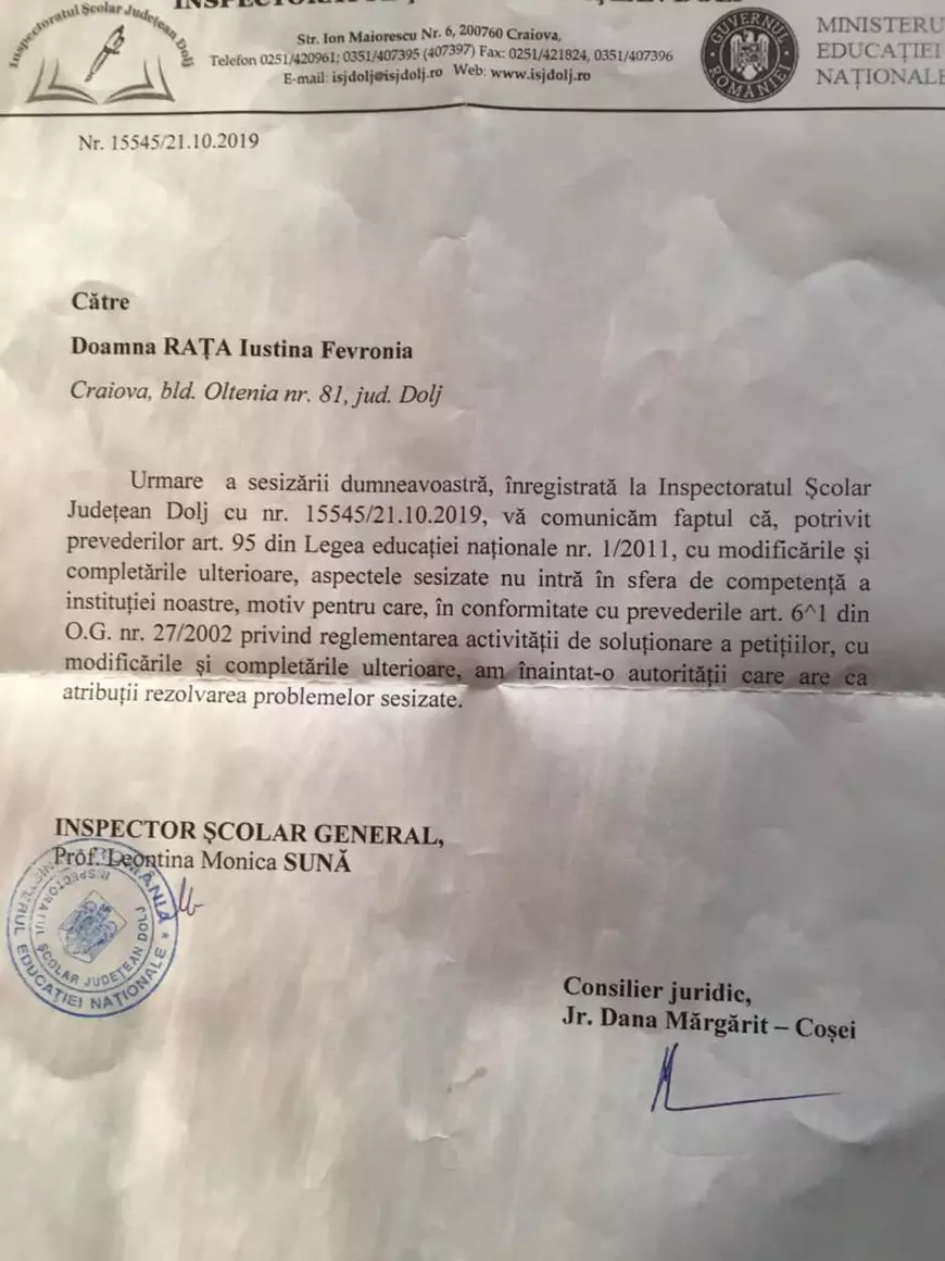 O directoare de grădiniță acuză o inspectoare școlară că i-a impus să semneze contracte cu o firmă de catering și cu o editură. ”Legal sau ilegal, e treaba ta, dar îi rezolvi p-ăștia!”