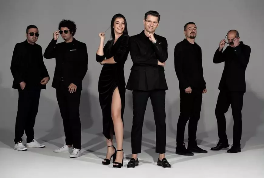 Ce femeie frumoasă îi stă alături lui Adrian Sînă! Nu e vorba de Anca Serea, ci de o fostă Miss!