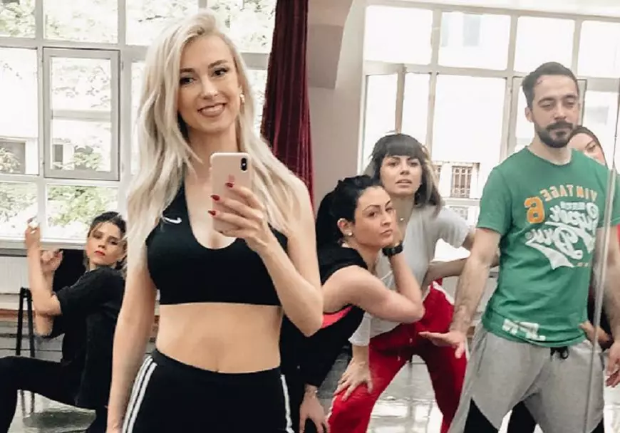 Cum arată abdomenul Andreei Bălan la opt luni după cea de-a doua naștere. Artista a suferit un stop cardio-respirator, în timpul cezarianei