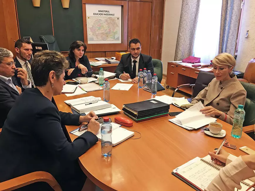 Bogdan Steriopol, centru, la o ședință la Ministerul Educației