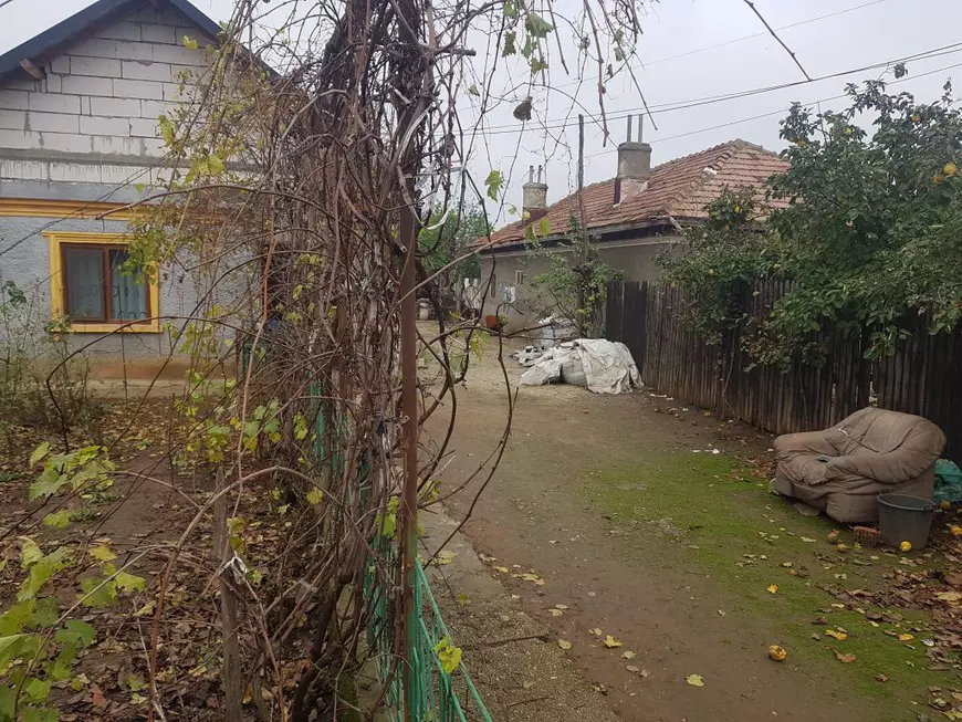 Vecinii spun că Fane Risipițeanu dormea și afara pe un pat din gospodărie