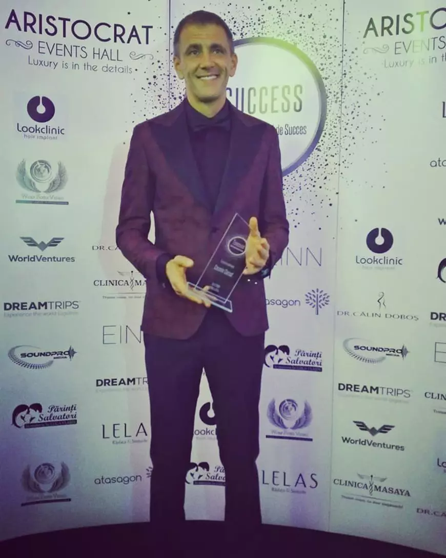 Cosmin Cernat, dezvăluiri emoționante despre perioada copilăriei. „ Am crescut într-un bloc comunist, la etajul opt, cu sobă în casă, într-un frig îngrozitor”