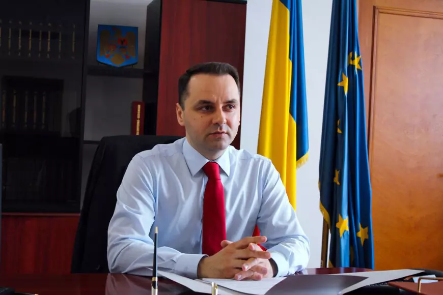 De ce vrea un senator PMP să interzică discuţiile despre gen din şcoli. „Aţi fi de acord să li se spună copiilor că Pământul e plat?”