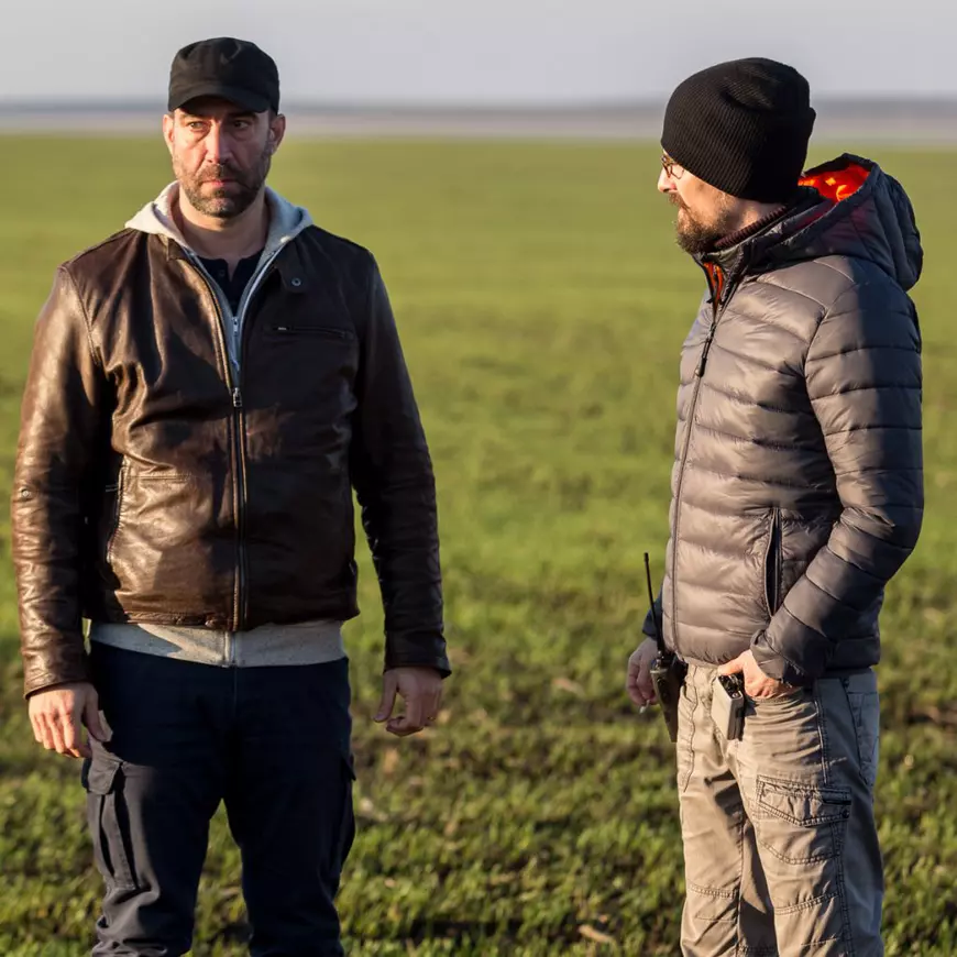 Șerban Pavlu și regizorul Bogdan Mirică, la filmările pentru Umbre