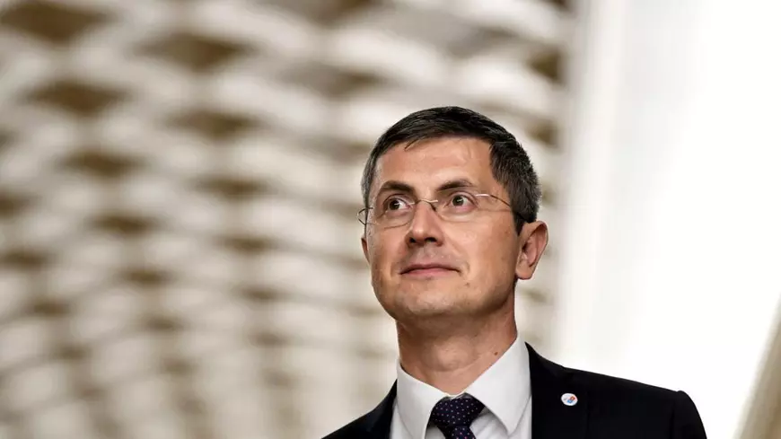 8 superlecturi de weekend. De la falsuri grosolane în lumea medicală la achiziții publice secretizate și membru CNA implicat în campania lui Iohannis