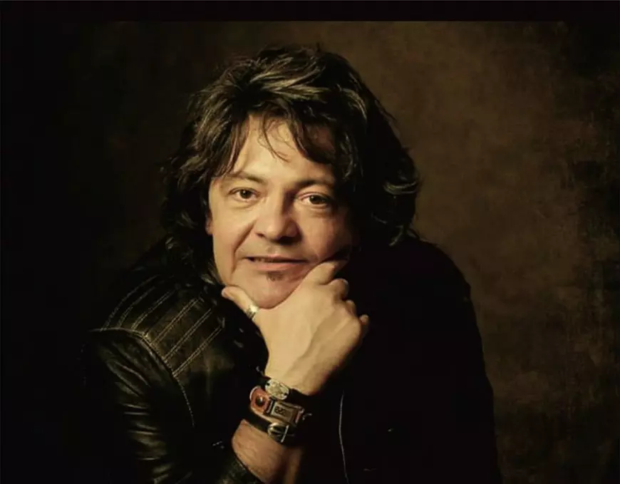 Leo Iorga, condus pe ultimul drum! Solistul Compact a fost aplaudat pentru ultima oară