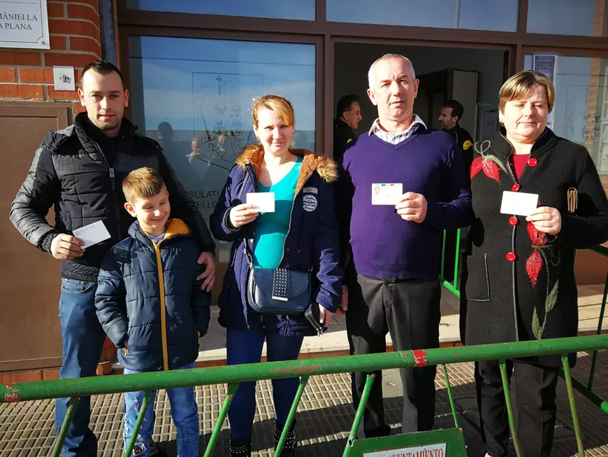 Alegeri în diaspora. Românii din Castellón, Spania, au votat, apoi s-au oprit la magazinul românesc de lângă Consulat, ca să-și amintească de casă