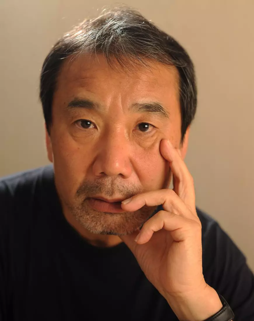 Pasiunea naște opera! Haruki Murakami, 70 de ani, este un scriitor prodigios, dar și un maratonist fanatic