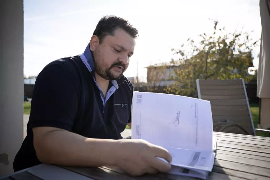 Un medic și-a părăsit casa din cartierul Străulești de frica unor vecini agresivi, pe care i-a reclamat că au construit ilegal o vilă. Bărbatul acuză: „Primarul și Poliția protejează interlopii”