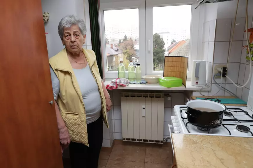 Bucureștenii, înghețați în case. Cum se descurcă oamenii fără apă caldă și căldură: „Oala de 10 litri nu mai dispare de pe aragaz”
