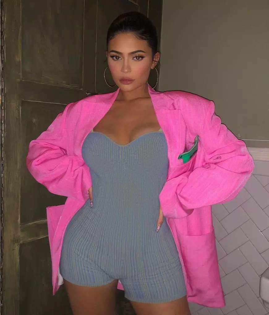 Kylie Jenner a vândut acțiuni de 600 de milioane de dolari din compania sa cosmetică