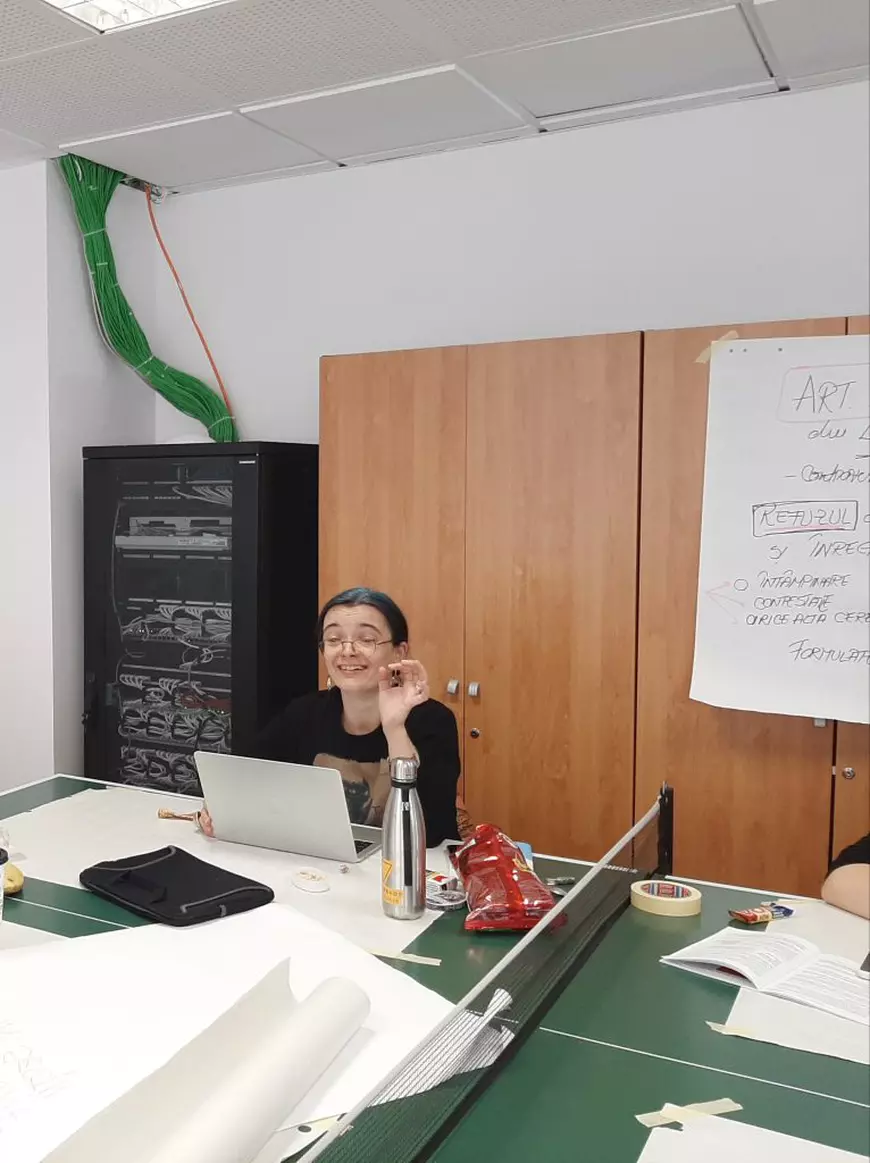 Două zile până când ne alegem președintele. Cum trăiesc o zi de alegeri sutele de voluntari anonimi care observă corectitudinea votului