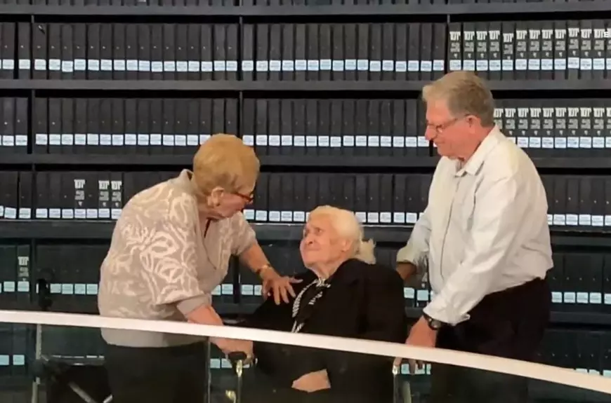 Întâlnire emoționantă între o grecoaică și doi copii evrei pe care i-a salvat în timpul Holocaustului