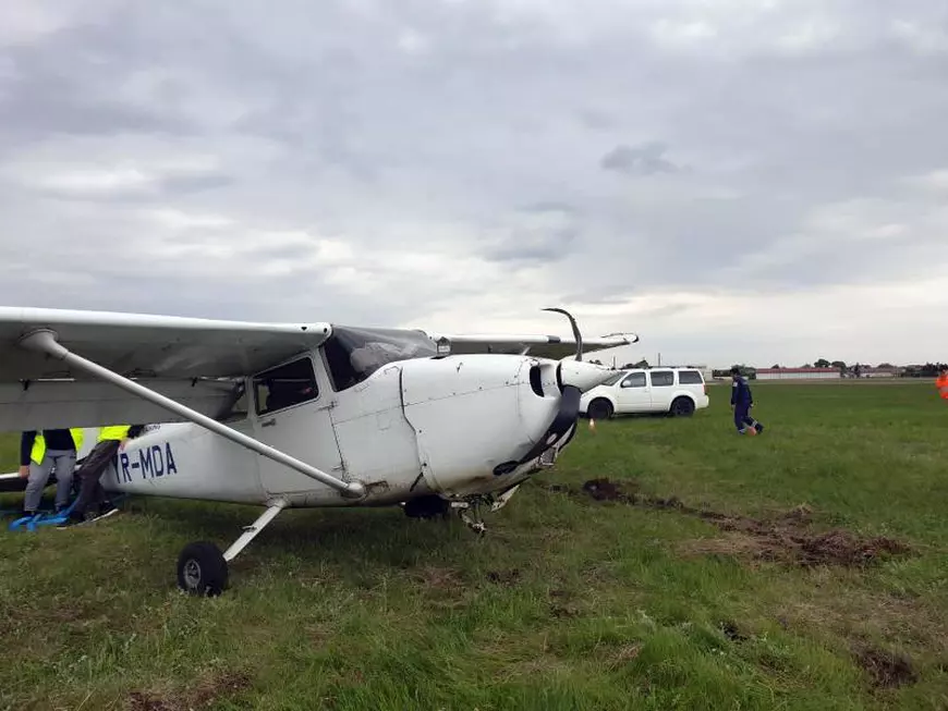 Școala de aviație ascunde incidentele așa cum ascunde și examenele unde s-a copiat pe WhatsApp