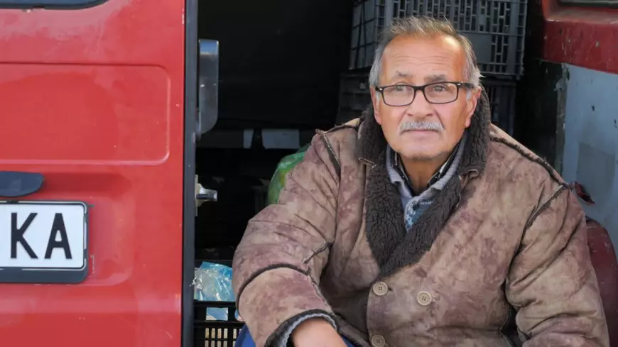 Diaspora s-a întors în țară și vinde legume în Piața Pucheni: „Am venit să fac agricultură și votez ca să putem rămâne acasă”