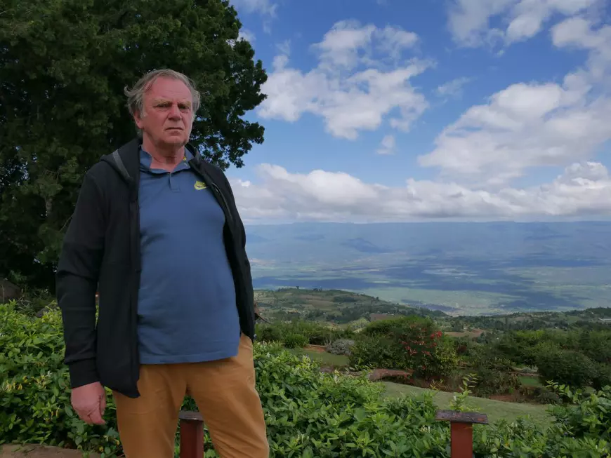 Despre Crăciun, poligamie și bunătatea africană la 8.000 de kilometri de țară cu Carol Șanta, primul antrenor român de atletism „naturalizat” în Kenya