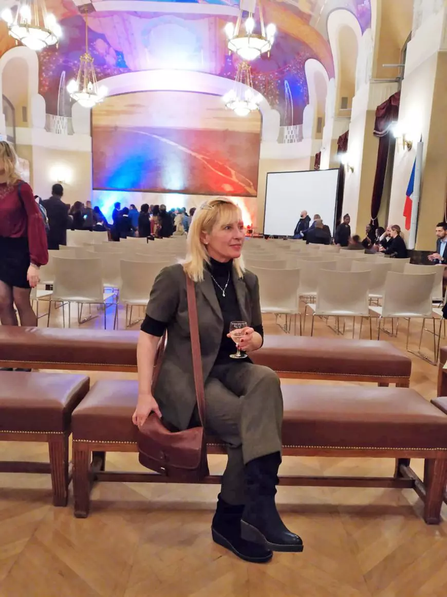 Viața amânată din România, ceremonia amânată de la Paris