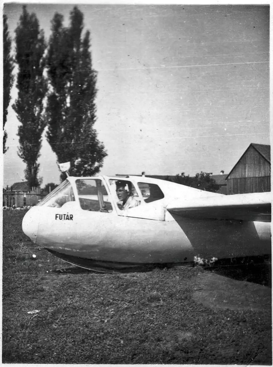 De Ziua Națională ne distrugem istoria: au intrat cu buldozerul peste mai multe planoare istorice de la IAR Brașov!