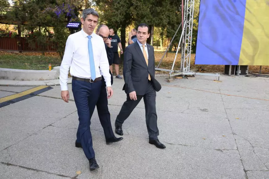 Ultimele îndemnuri ale liberalilor, înainte de închiderea urnelor. Rareş Bogdan, către diaspora: „A venit momentul să îi trimitem la lada de gunoi!”