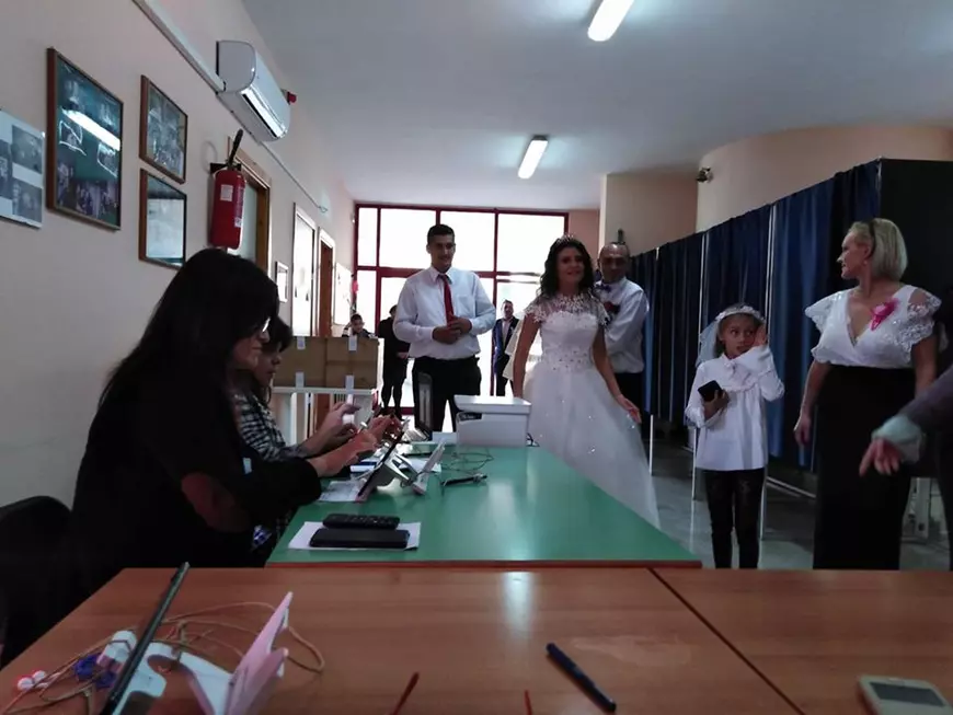 FOTO | La vot, în rochie de mireasă. Scene inedite la două secții din diaspora