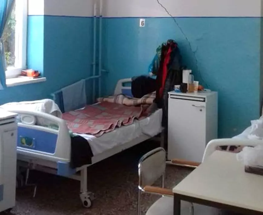 spitalul Eforie Sud - salon din spital, cu paturi vechi si dulapuri
