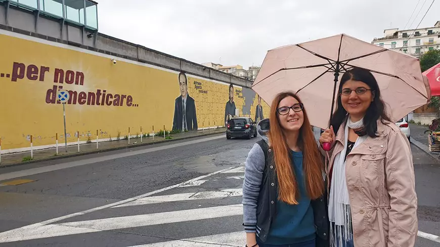 Cum luptă tinerii din Catania cu mafia siciliană. Comercianții refuză să mai plătească „pizzo”: „Un popor care dă șpagă e un popor fără demnitate”. Pe când și varianta românească?