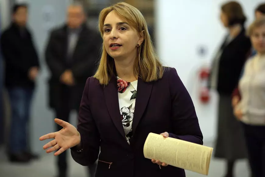 20 de ani de când arhivele Securității nu mai sunt secrete: jumătate de milion de turnători, un milion de urmăriți. ”Copii de 15-16 ani scriau și semnau note informative”