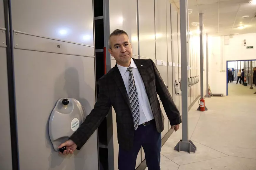 20 de ani de când arhivele Securității nu mai sunt secrete: jumătate de milion de turnători, un milion de urmăriți. ”Copii de 15-16 ani scriau și semnau note informative”