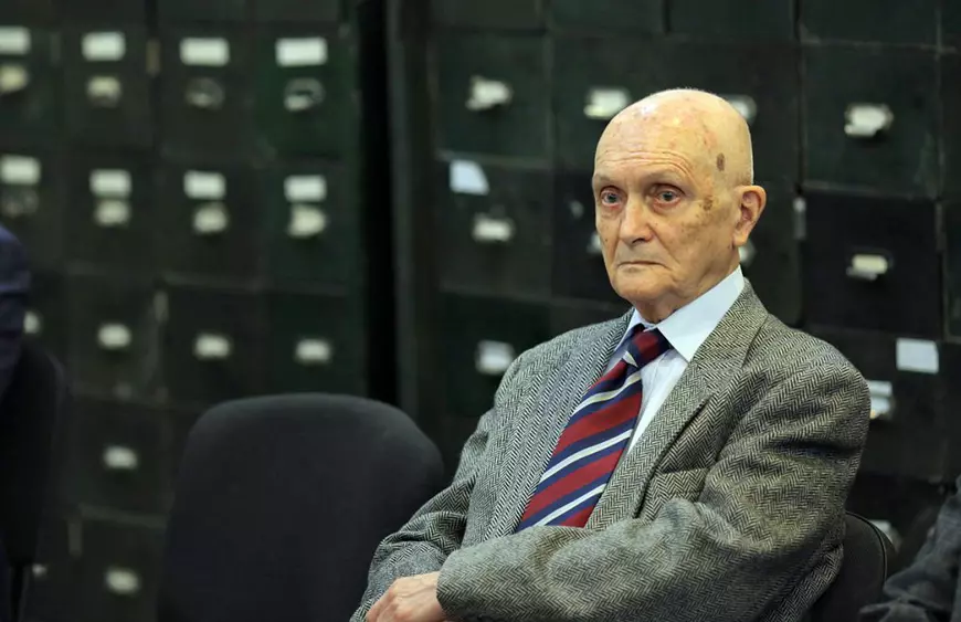 20 de ani de când arhivele Securității nu mai sunt secrete: jumătate de milion de turnători, un milion de urmăriți. ”Copii de 15-16 ani scriau și semnau note informative”